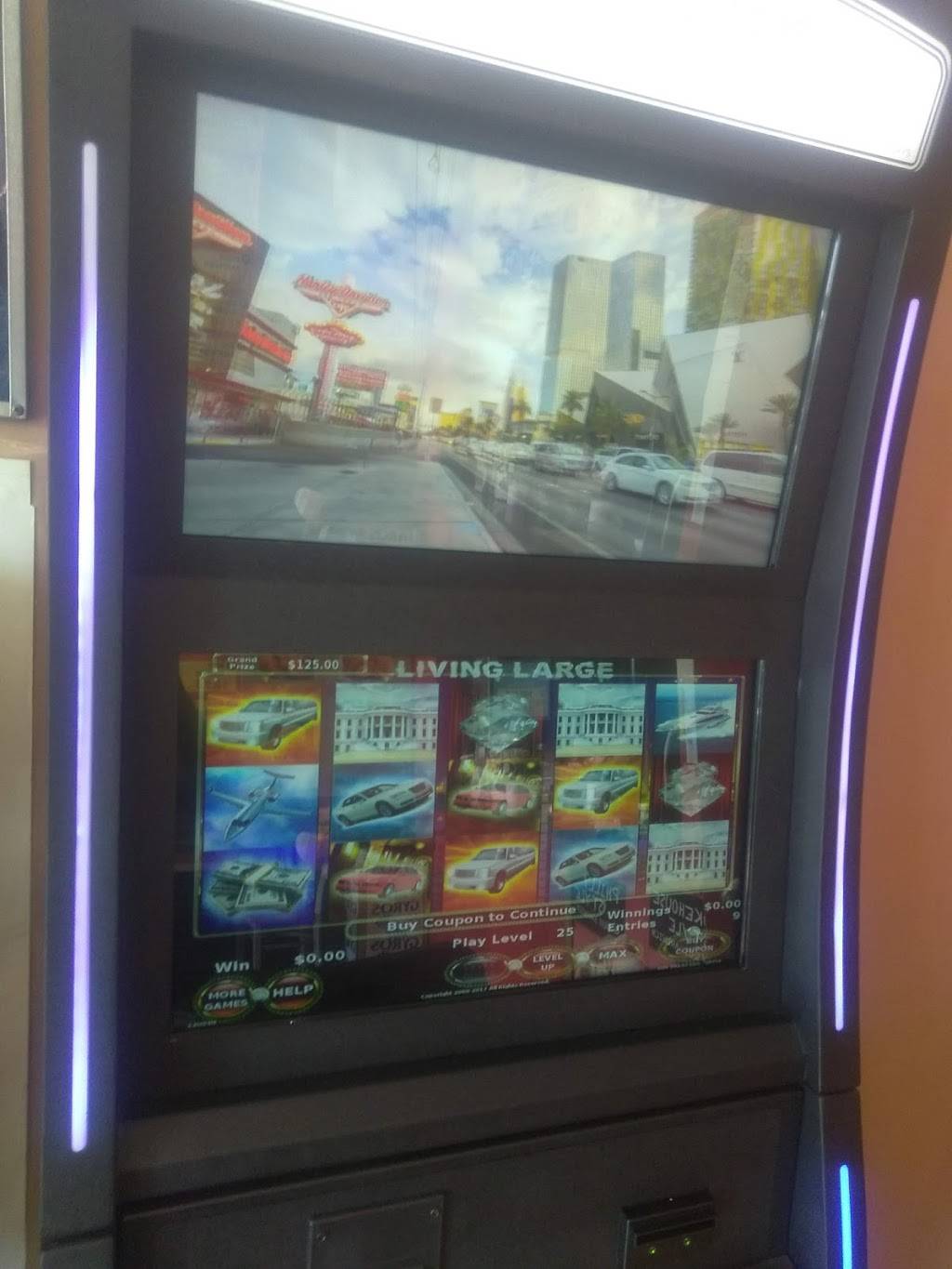 R J Sandwich Fish & Chicken | restaurant | 1938 E 95th St, Chicago, IL 60617, USA | 7737688870 OR +1 773-768-8870