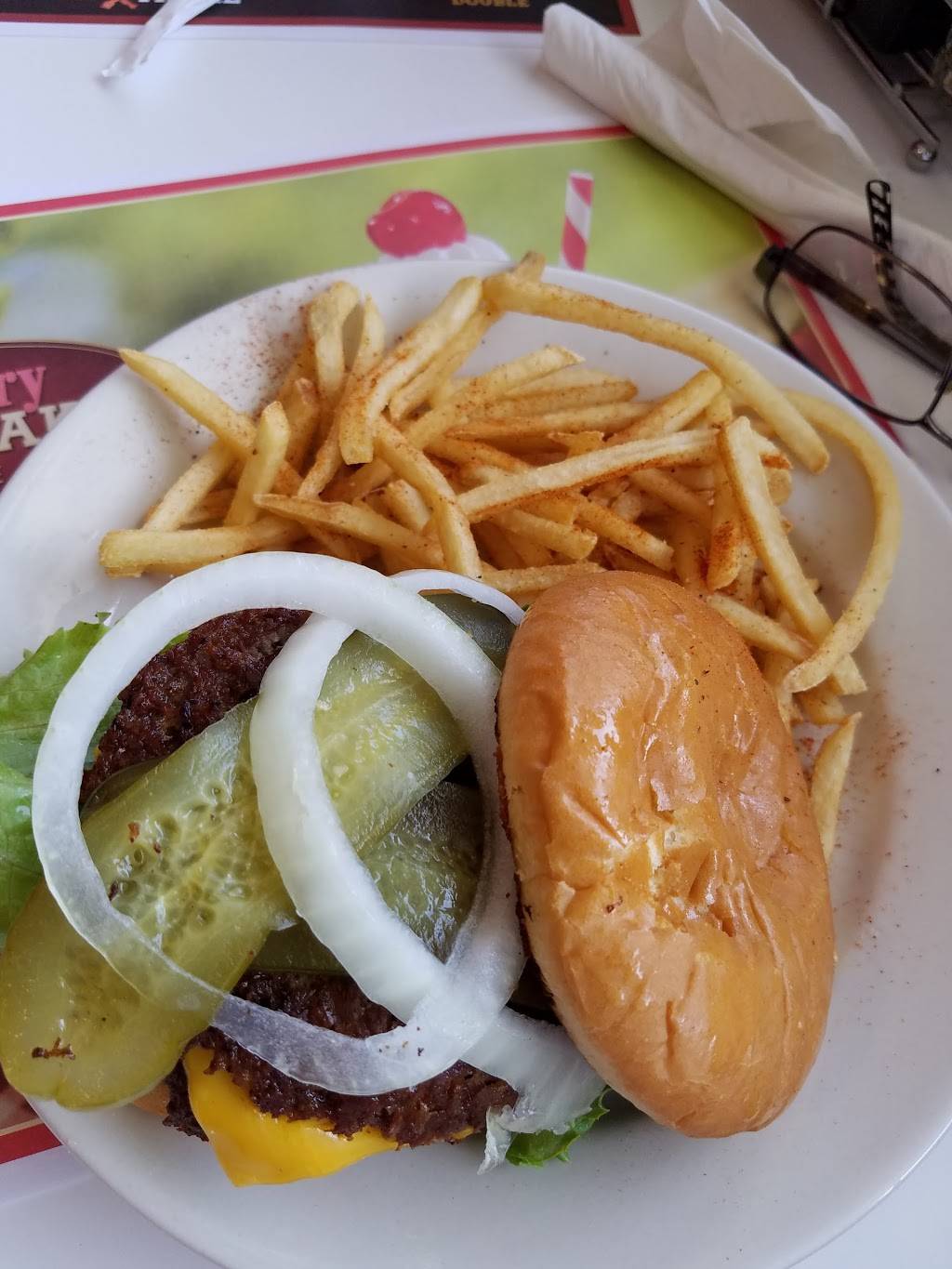 Steak n Shake | restaurant | 10330 Cascade Crossing, Brooklyn, OH 44144, USA | 2162670859 OR +1 216-267-0859