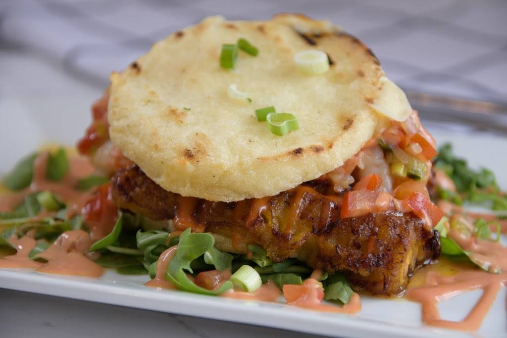 Lunas Italian & Latin Cuisine | restaurant | 945 Saratoga St, Boston, MA 02128, USA | 6174185321 OR +1 617-418-5321