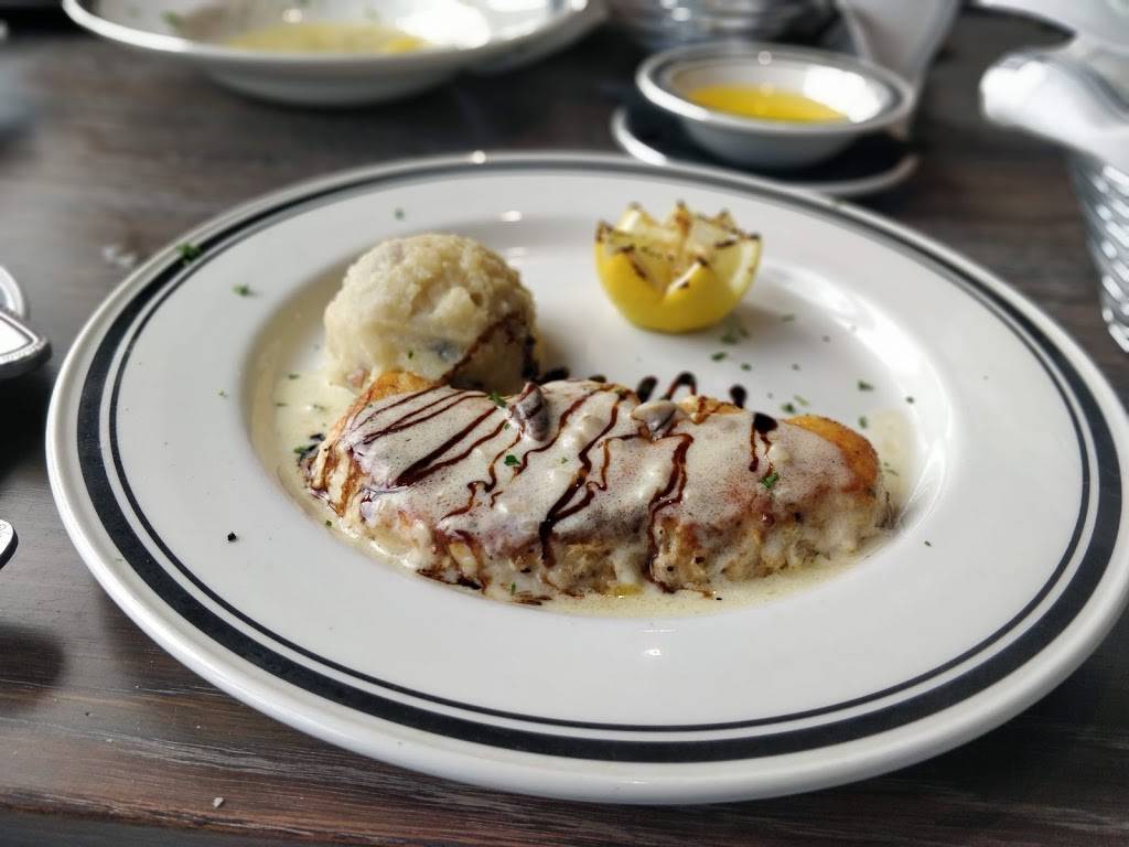 Speaks Clam Bar - Seafood - St Armands | restaurant | 29 S Boulevard of the Presidents, Sarasota, FL 34236, USA | 9412327633 OR +1 941-232-7633