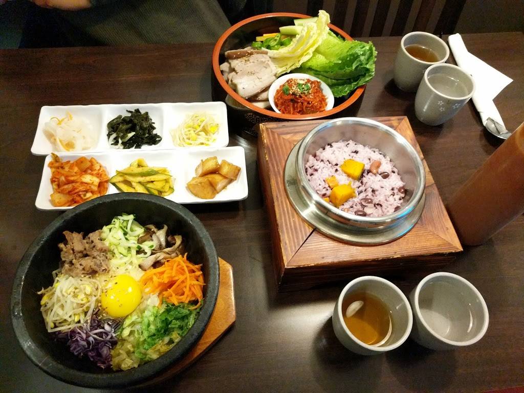 Wow Korean Restaurant | restaurant | 55 Dundas St E, Mississauga, ON L5A 1W1, Canada | 9058962315 OR +1 905-896-2315