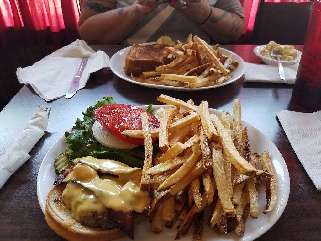 West Dubuque Tap | restaurant | 1701 Asbury Rd, Dubuque, IA 52001, USA | 5635569647 OR +1 563-556-9647