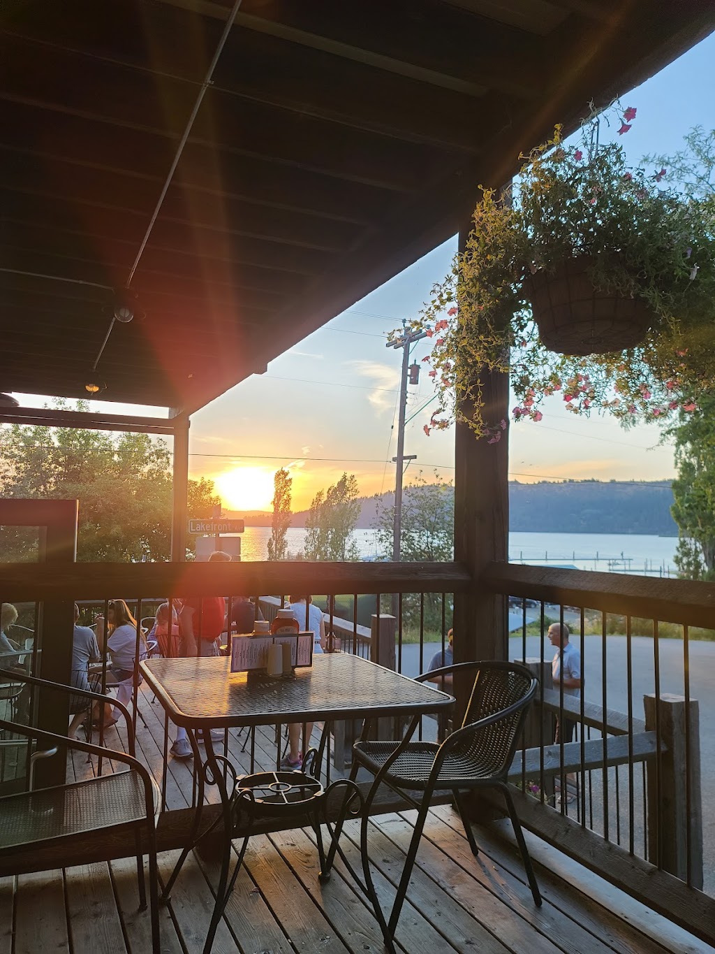 One Shot Charlies | restaurant | 200 S Coeur dAlene Ave, Harrison, ID 83833, USA | 2086899968 OR +1 208-689-9968