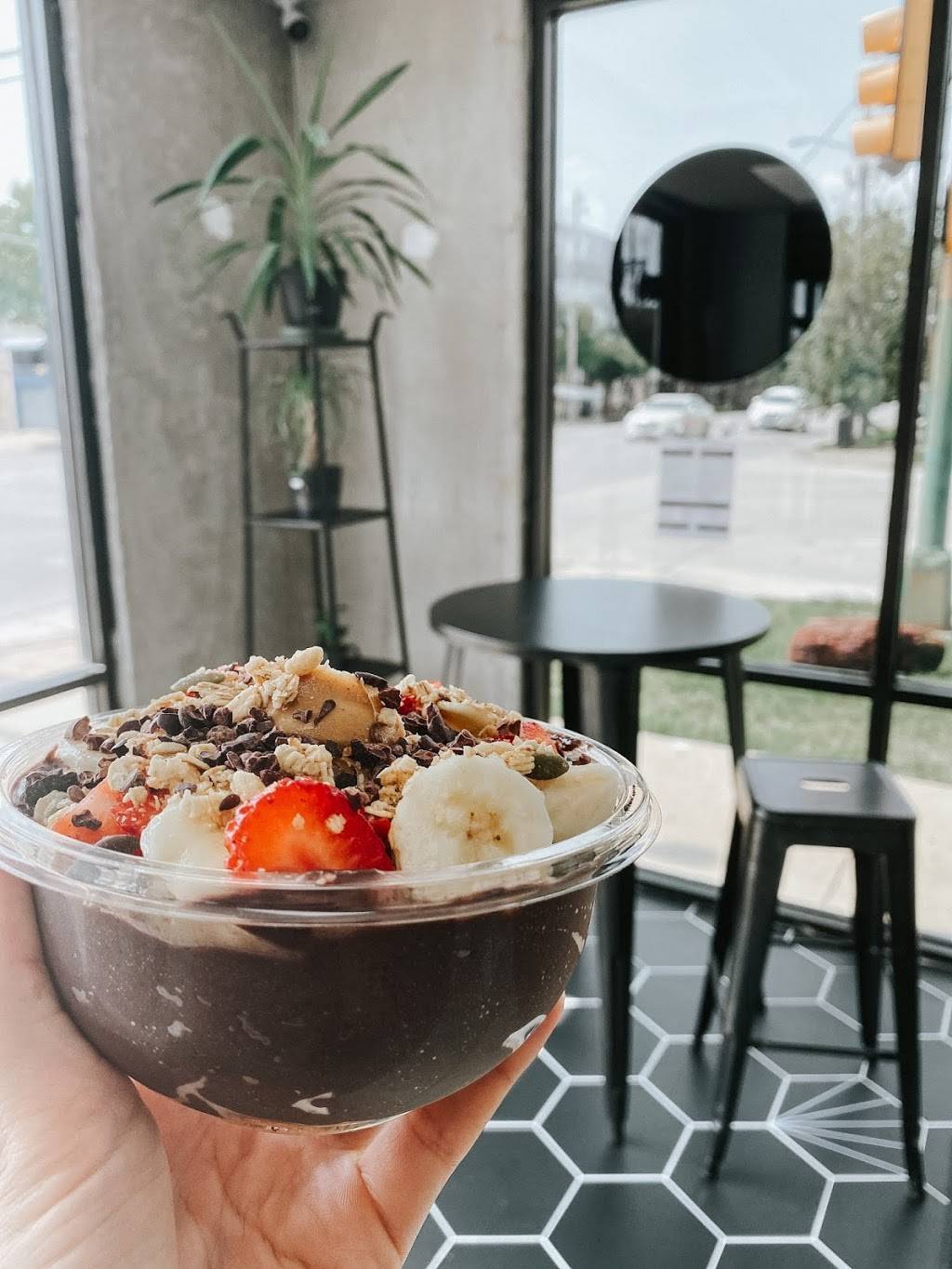 Purify Bowls & Smoothies | restaurant | 3101 Commerce St Ste 102, Dallas, TX 75226, USA | 2143778989 OR +1 214-377-8989