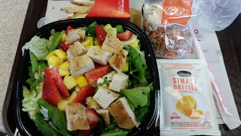 Wendys | restaurant | 50 Roberts Road, Wilmington, OH 45177, USA | 9372839374 OR +1 937-283-9374