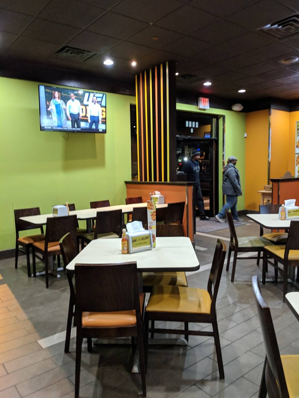 Pollo Campero (Sharon Amity) | meal takeaway | 4061, 5727 N Sharon Amity Rd suite d, Charlotte, NC 28215, USA | 7049005639 OR +1 704-900-5639
