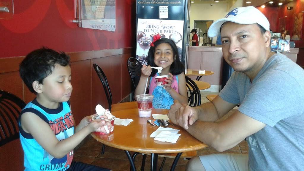 Cold Stone Creamery | bakery | 72 S Weber Rd, Romeoville, IL 60446, USA | 8158865714 OR +1 815-886-5714