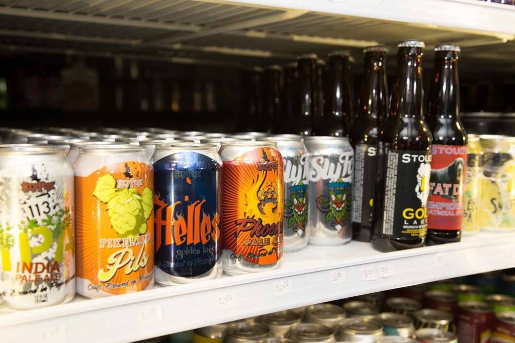 Pinocchios Beer Garden To Go | restaurant | 31 E Baltimore Ave, Media, PA 19063, USA | 6105667767 OR +1 610-566-7767