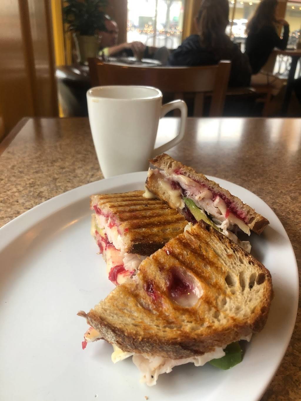 essen | restaurant | 4 Summer St, Manchester-by-the-Sea, MA 01944, USA | 9787049392 OR +1 978-704-9392