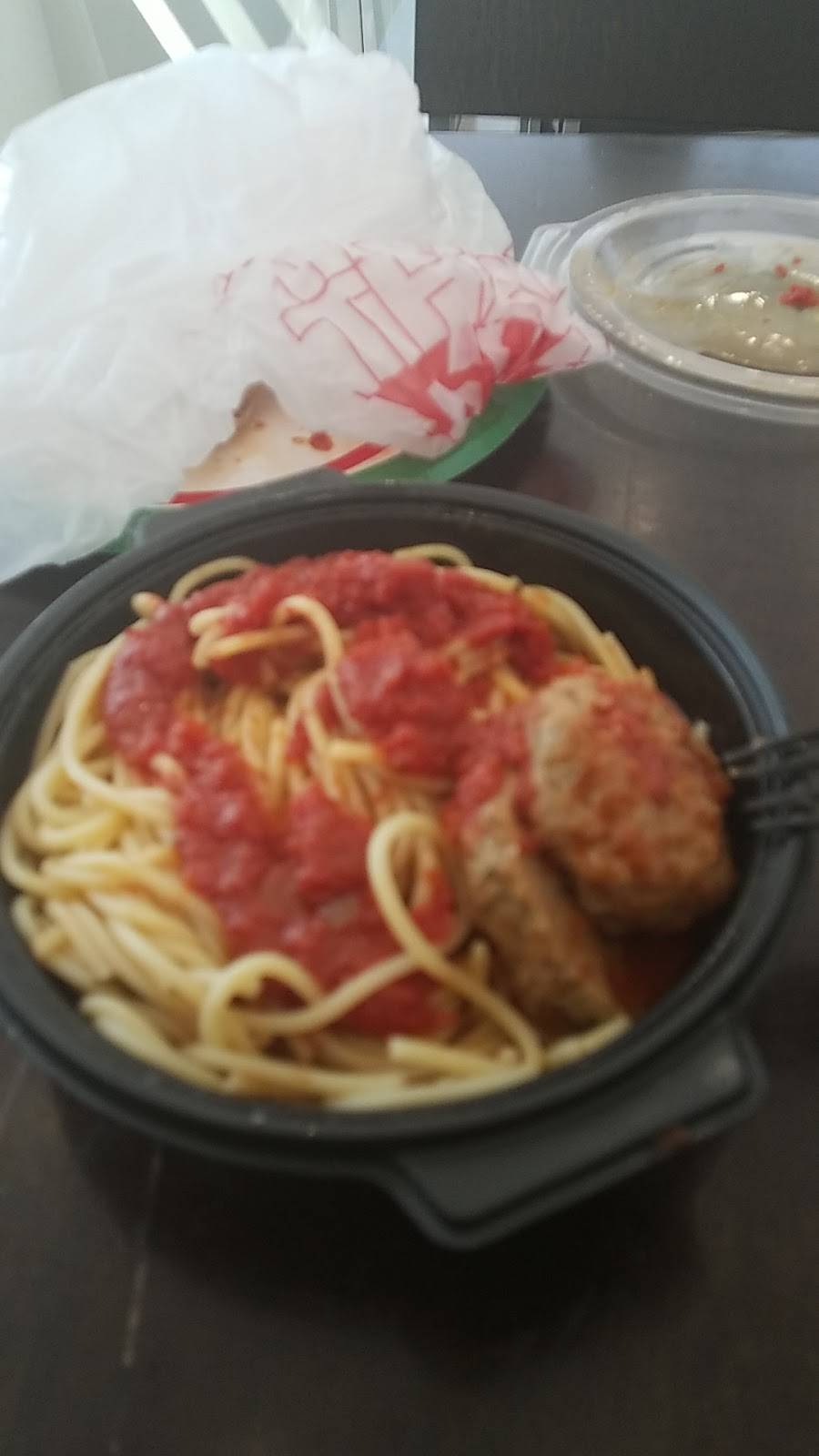 Famous Famiglia | restaurant | 6000 N Terminal Pkwy, Atlanta, GA 30320, USA | 4047621577 OR +1 404-762-1577