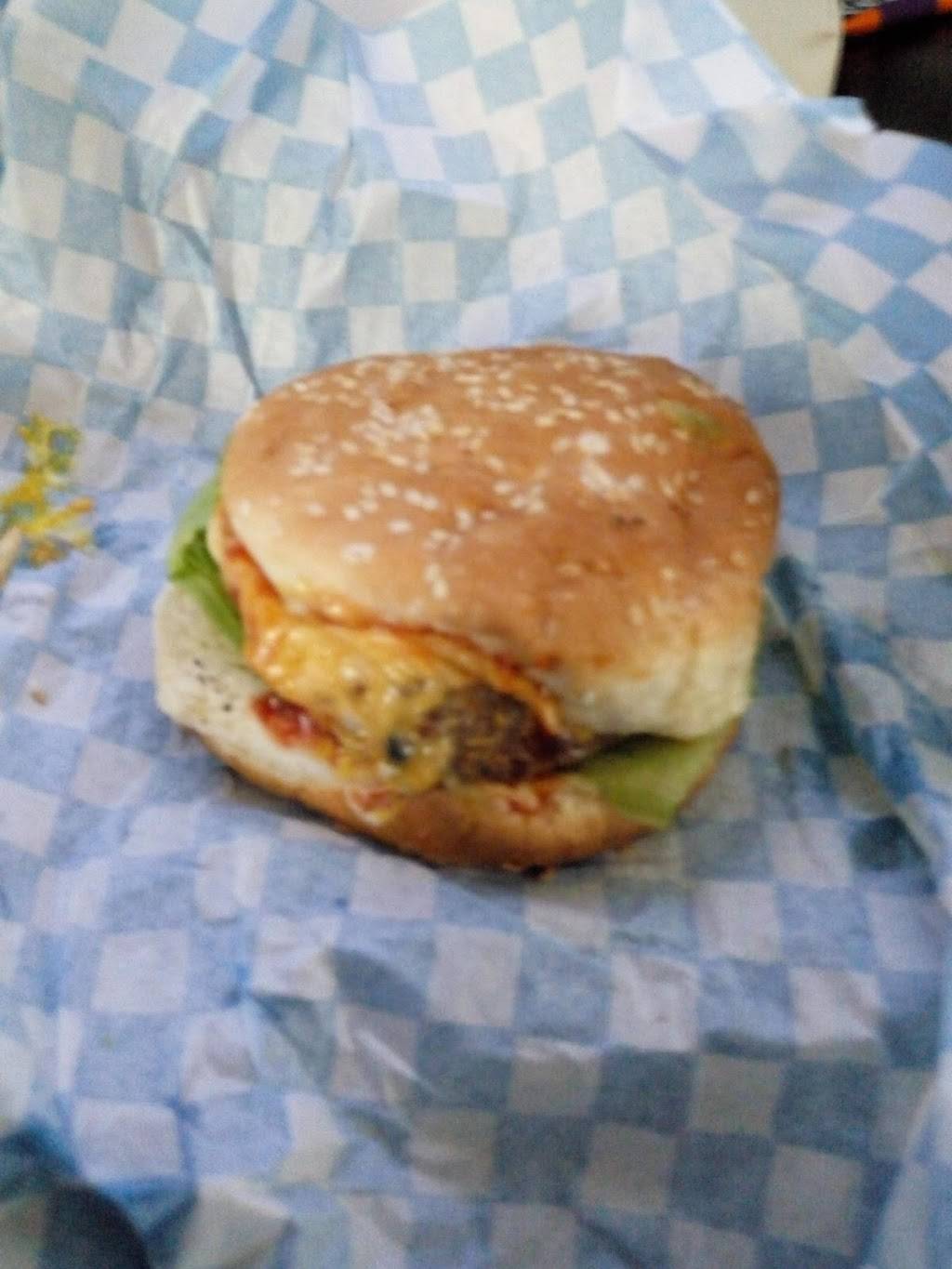 Shamrock Burgers | restaurant | 200 Carnwith Dr, Whitby, ON L1M 0A1, Canada | 9056553700 OR +1 905-655-3700