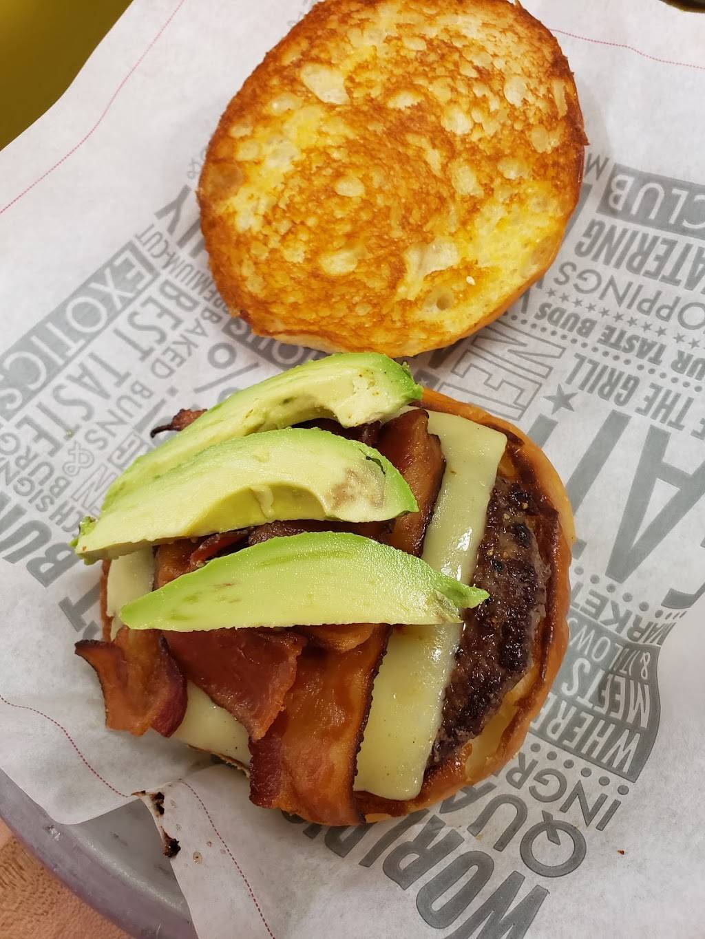 Fuddruckers | restaurant | 4311 E Colonial Dr, Orlando, FL 32803, USA | 4078261093 OR +1 407-826-1093