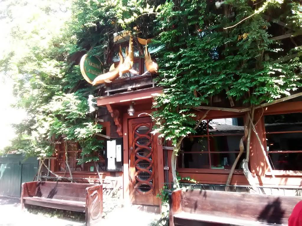 Grand Central Restaurant | restaurant | Closed Sept thru May : call first, 5 Masonic Pl, Provincetown, MA 02657, USA | 5084877599 OR +1 508-487-7599