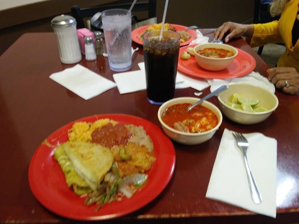 Los Gallegos | restaurant | 587 N Yarbrough Dr, El Paso, TX 79915, USA | 9155920100 OR +1 915-592-0100