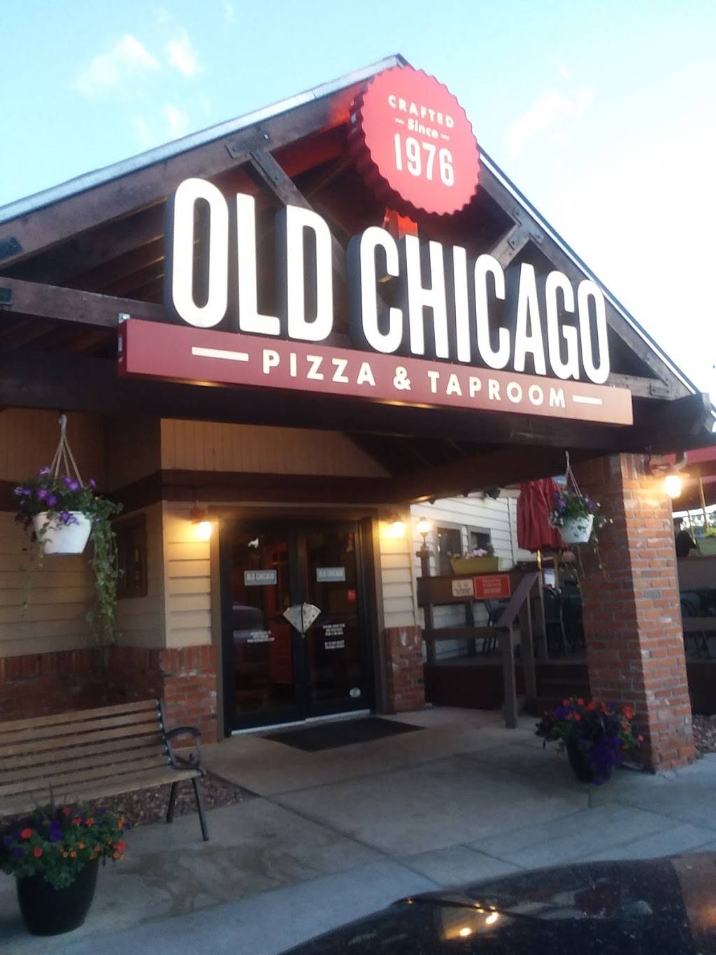 Old Chicago | restaurant | 3550 S Wadsworth Blvd, Lakewood, CO 80235, USA | 3039883414 OR +1 303-988-3414