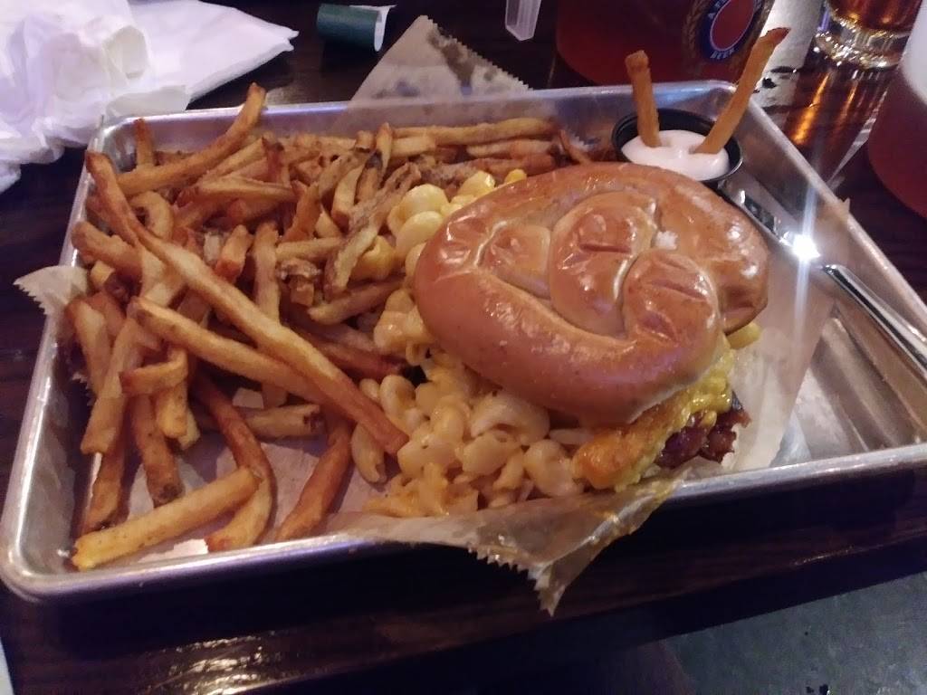 Swinging Door Bar And Grill | restaurant | 3500, 20130 Center Ridge Rd, Rocky River, OH 44116, USA | 2168014800 OR +1 216-801-4800