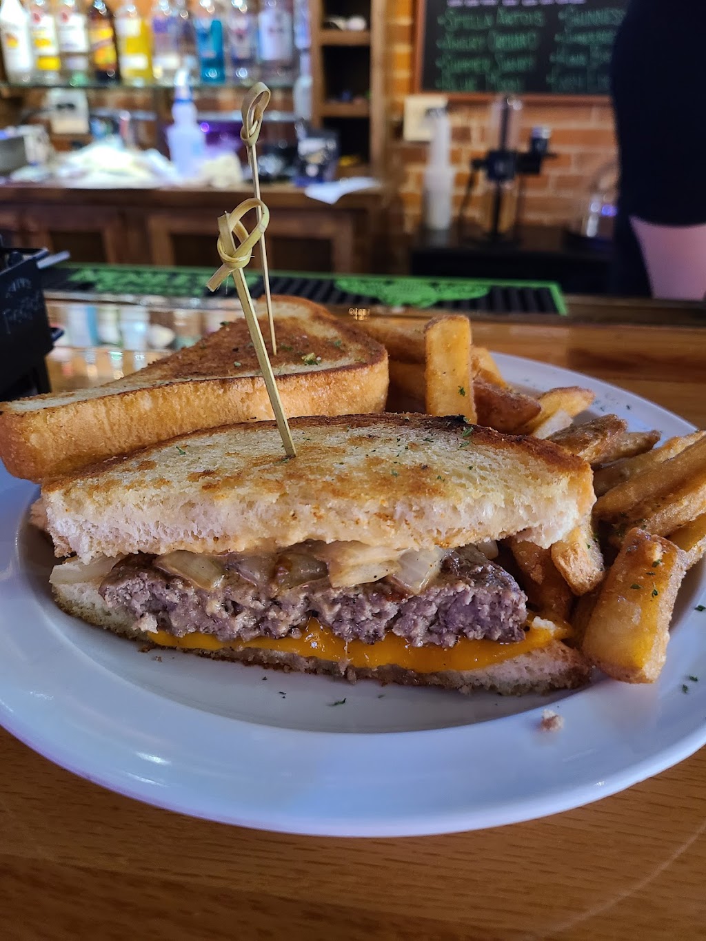 Baraboos on Main | restaurant | 345 Main St, Dubuque, IA 52001, USA | 5632313226 OR +1 563-231-3226