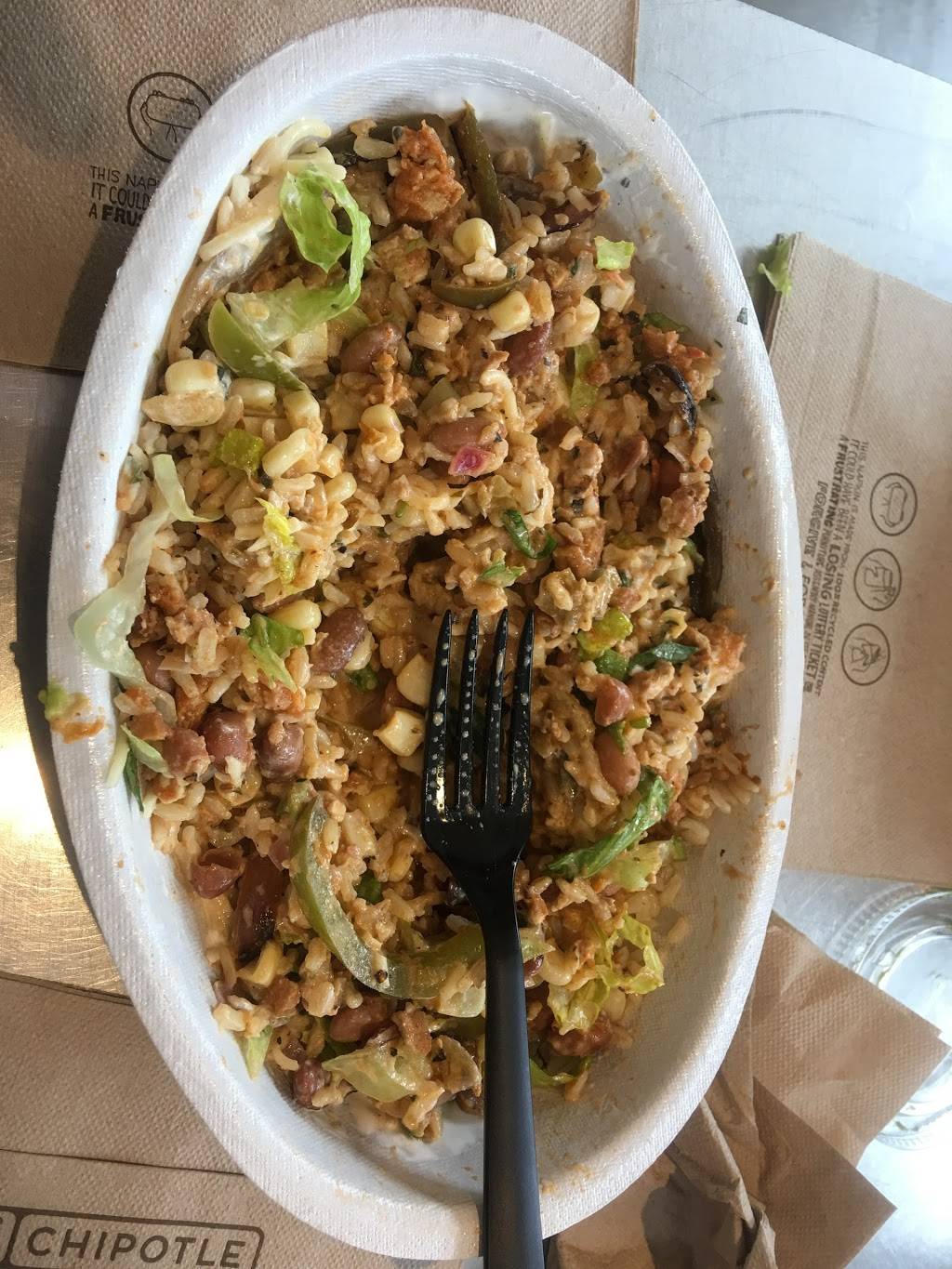 Chipotle Mexican Grill | restaurant | 940 S Waukegan Rd, Waukegan, IL 60085, USA | 8474065770 OR +1 847-406-5770