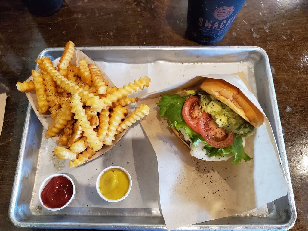 Smacks Burgers & Shakes | restaurant | 2407 Bee Ridge Rd, Sarasota, FL 34239, USA | 9419227673 OR +1 941-922-7673