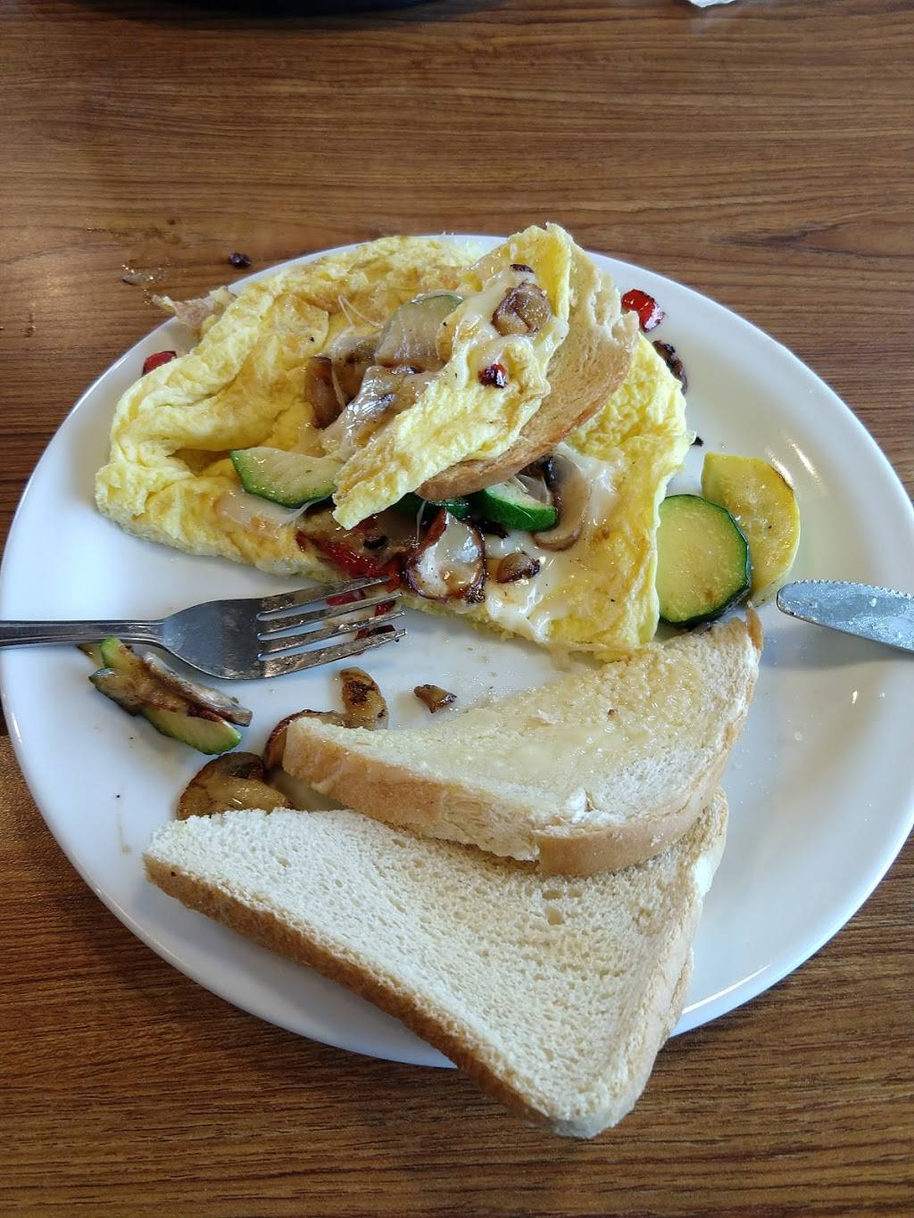 Dennys | restaurant | 1129 Broadway St, King City, CA 93930, USA | 8313854385 OR +1 831-385-4385