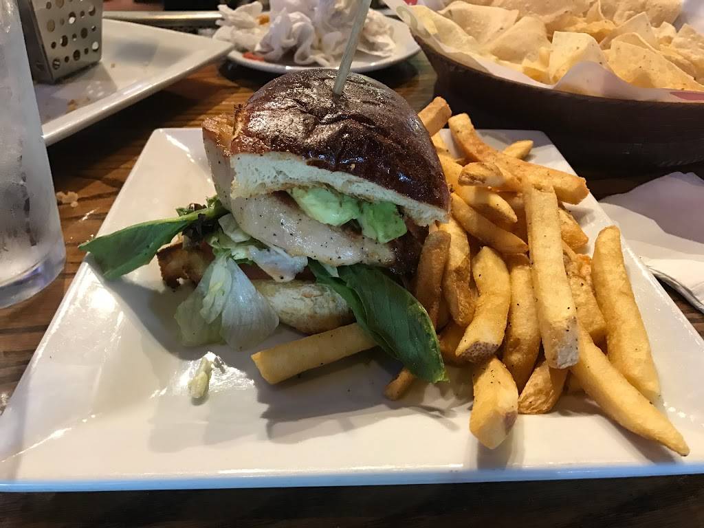 Chilis Grill & Bar | meal takeaway | 6250 Interparcel Rd, Alexandria, VA 22315, USA | 7039225100 OR +1 703-922-5100