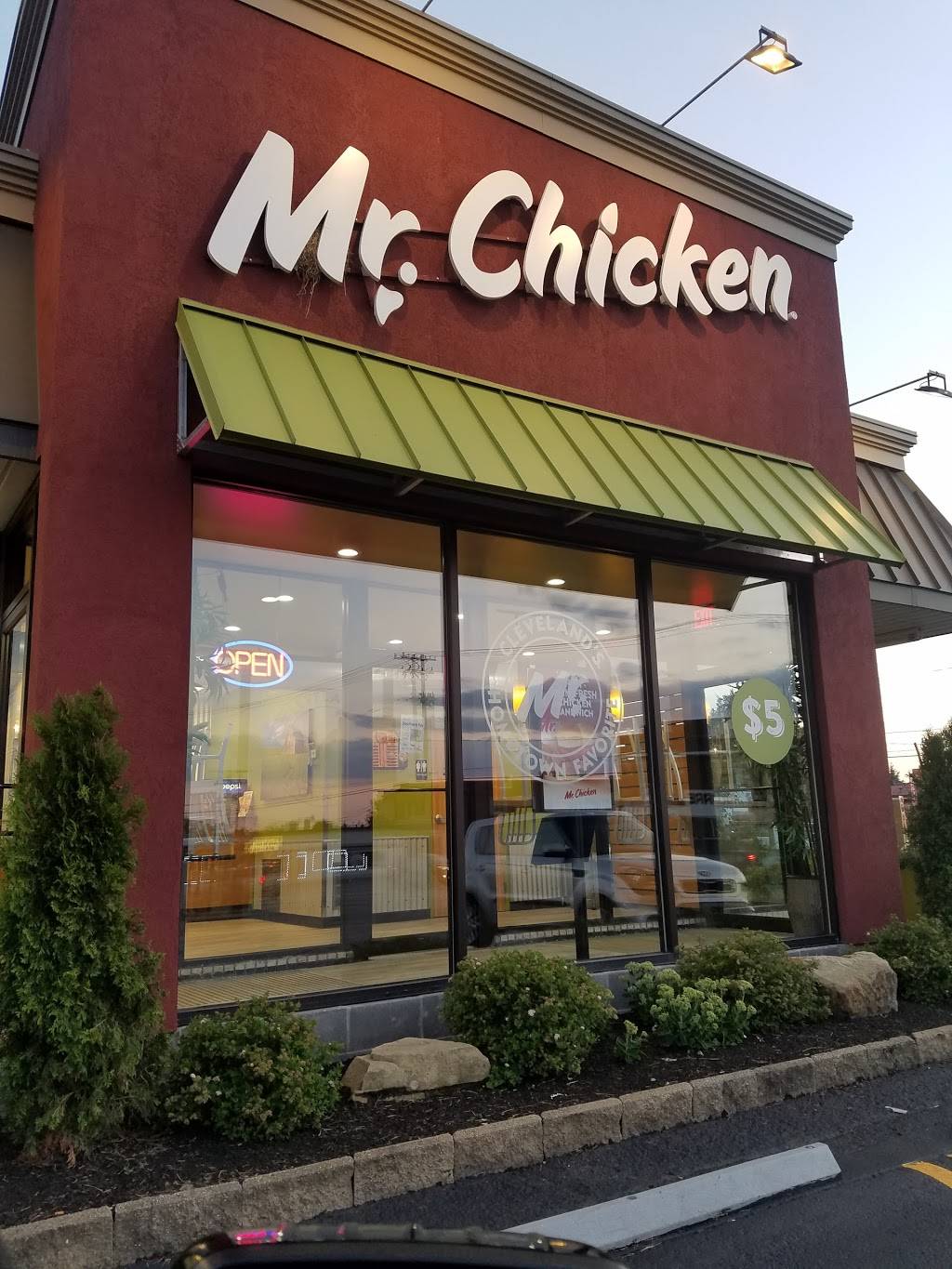 Mr. Chicken | restaurant | 5451 Pearl Rd, Parma, OH 44129, USA | 4408862880 OR +1 440-886-2880