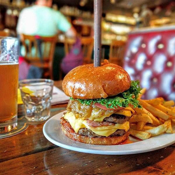 Merlins Rest Pub | restaurant | 3601 E Lake St, Minneapolis, MN 55406, USA | 6122162419 OR +1 612-216-2419