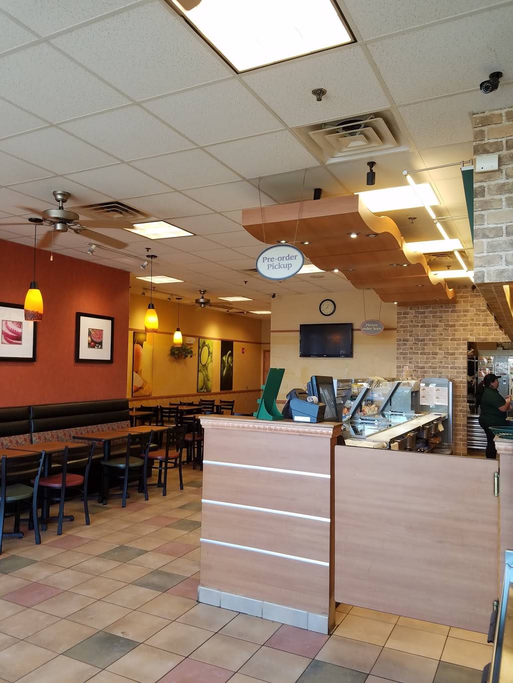 Subway | restaurant | 3 Everett St, Revere, MA 02151, USA | 7816293910 OR +1 781-629-3910