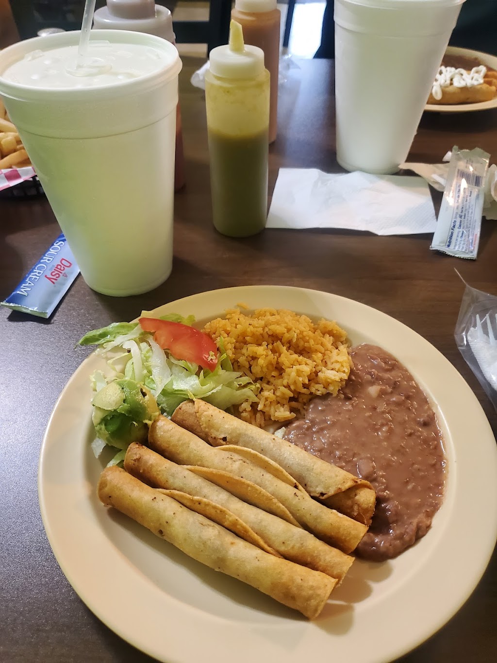 Mi Paraiso Restaurant | restaurant | 5101 E Saunders St, Laredo, TX 78041, USA | 9565162932 OR +1 956-516-2932