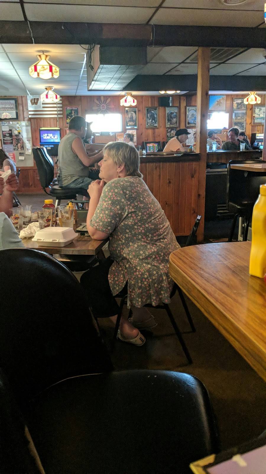 Mikes Bay Town Bar-Grill | restaurant | W6454 WI-35, Bay City, WI 54723, USA | 7155943888 OR +1 715-594-3888