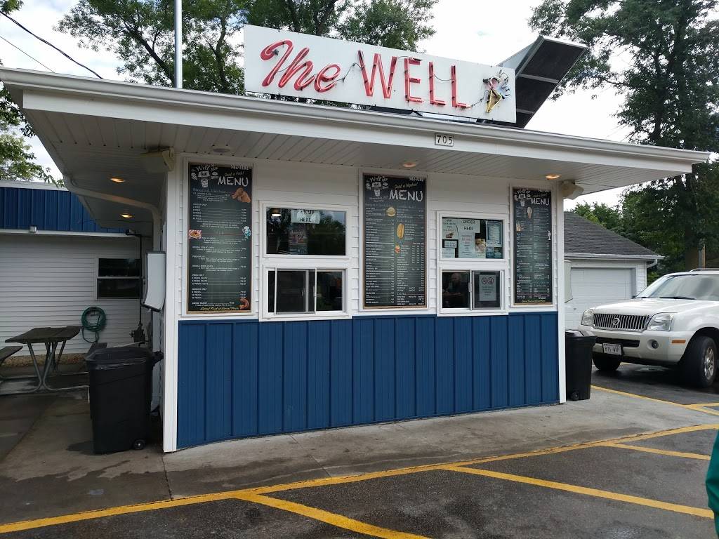 Well Drive Inn | restaurant | 9724, 705 E Main St, Winneconne, WI 54986, USA | 9205827292 OR +1 920-582-7292
