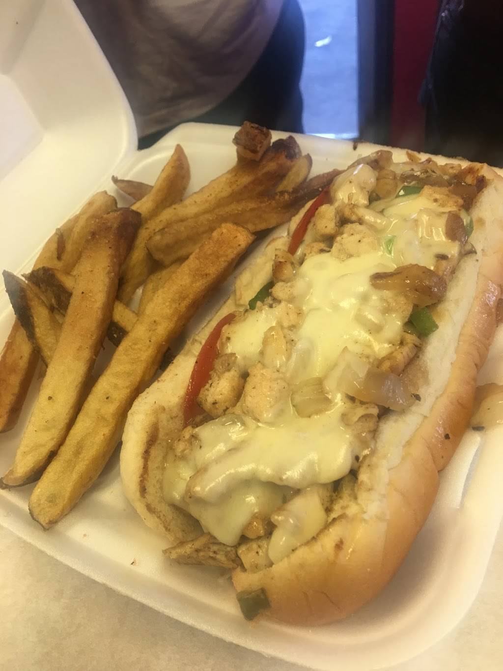 The Dog House | restaurant | 918 Liberty St, Chesapeake, VA 23324, USA | 7573670778 OR +1 757-367-0778