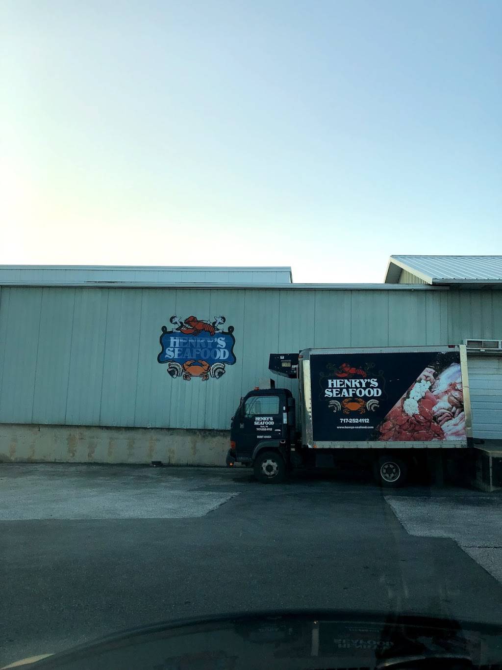 Henrys Seafood | restaurant | 5865 Lincoln Hwy, York, PA 17406, USA | 7172521112 OR +1 717-252-1112