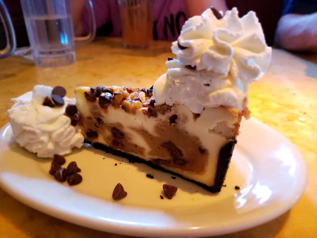 The Cheesecake Factory | restaurant | 210 Andover St, Peabody, MA 01960, USA | 9785387599 OR +1 978-538-7599