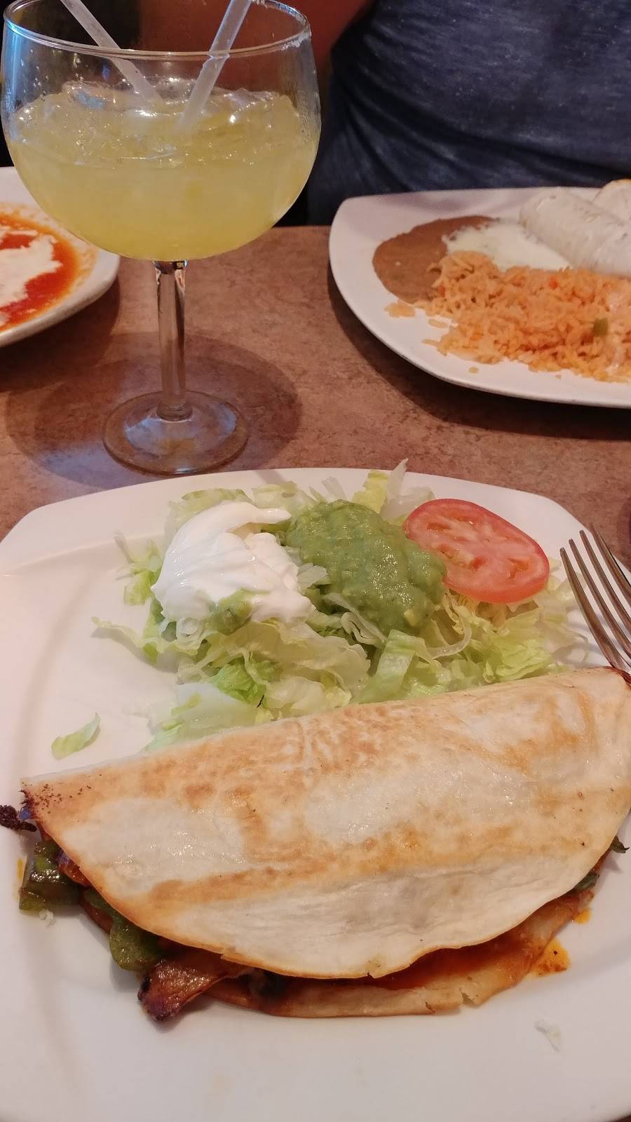 Guads Restaurante | restaurant | 509 Hilltop Plaza, Virginia Beach, VA 23454, USA | 7574911613 OR +1 757-491-1613