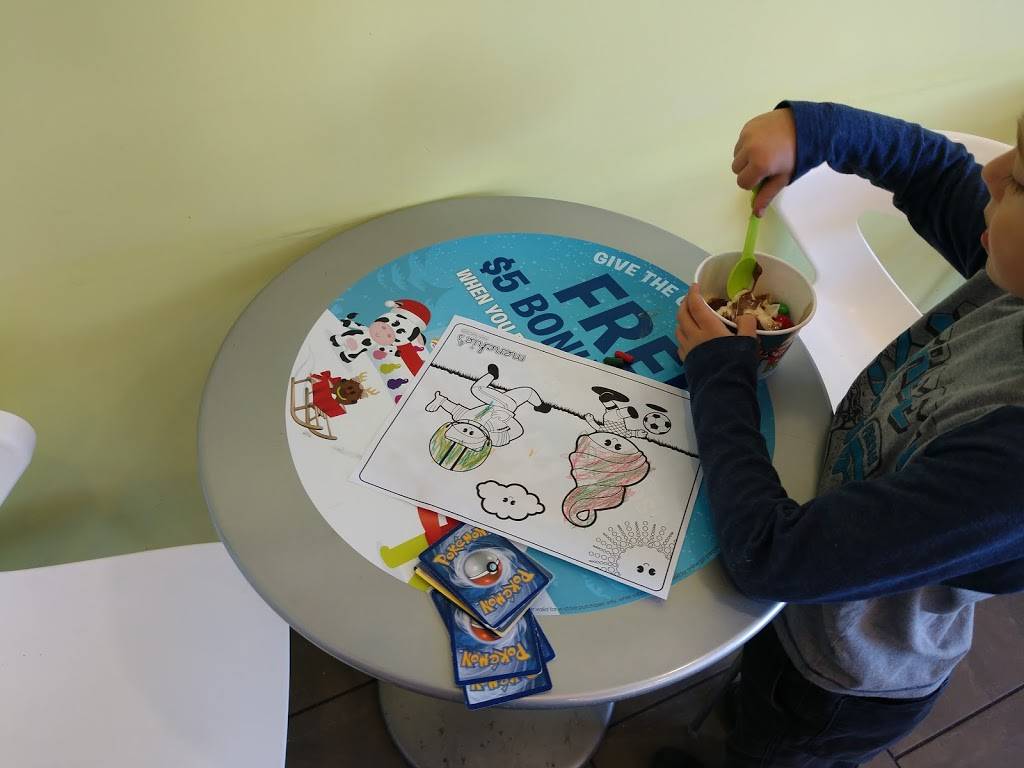 Menchies Frozen Yogurt | bakery | 1569 Fall River Dr #153, Loveland, CO 80538, USA | 9704619700 OR +1 970-461-9700