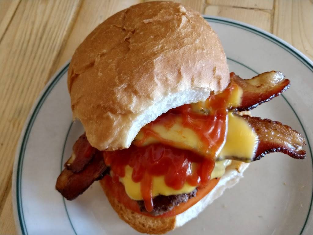 Carries Cafe | restaurant | 320 East St, Arlington, IA 50606, USA | 5636335119 OR +1 563-633-5119