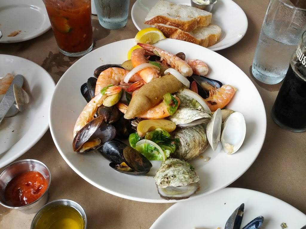 Henlopen City Oyster House | restaurant | 50 Wilmington Ave, Rehoboth Beach, DE 19971, USA | 3022609193 OR +1 302-260-9193