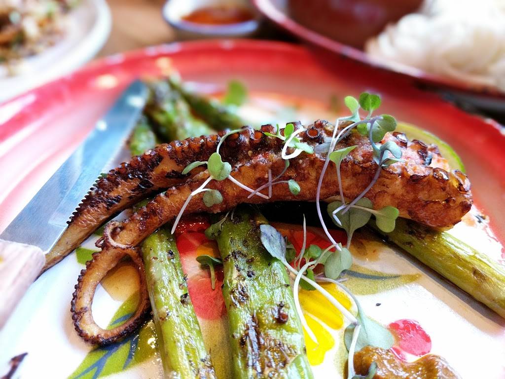 Daughter Thai Kitchen | restaurant | 6118 Medau Pl, Oakland, CA 94611, USA | 5108232354 OR +1 510-823-2354