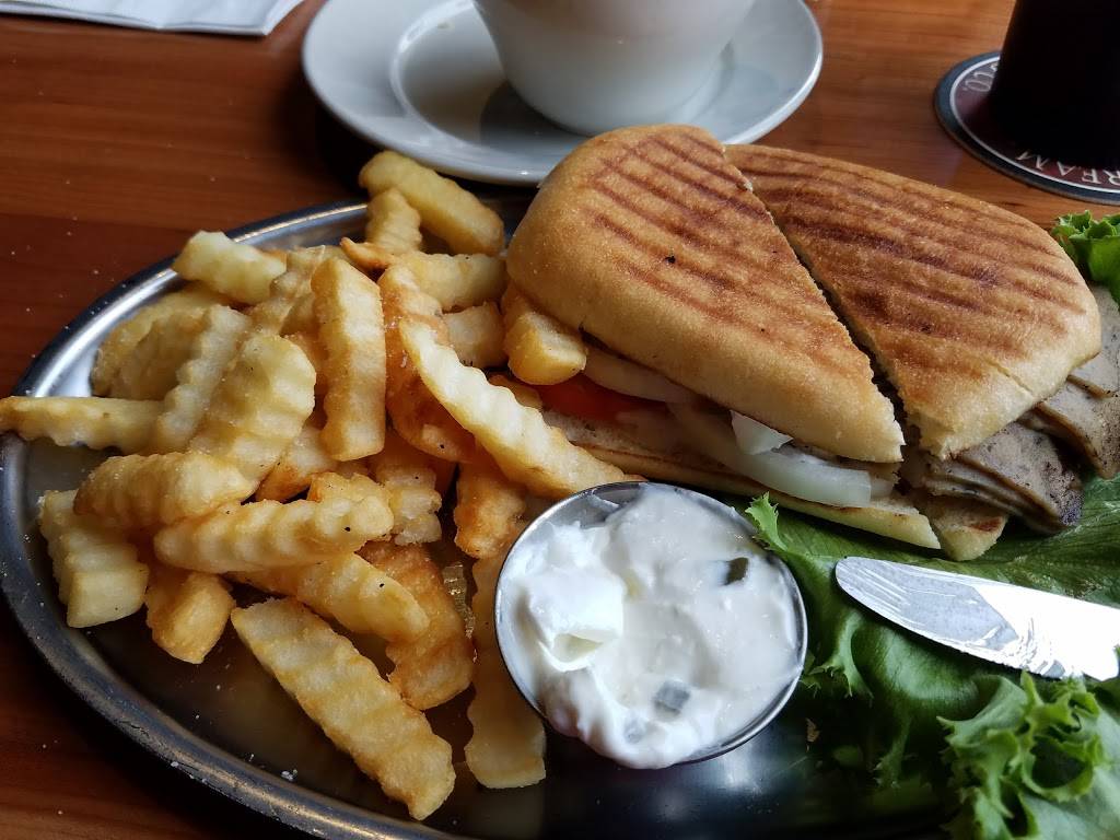 Treehouse Pub & Eatery | restaurant | 2239 Kimberly Rd, Bettendorf, IA 52722, USA | 5633551255 OR +1 563-355-1255