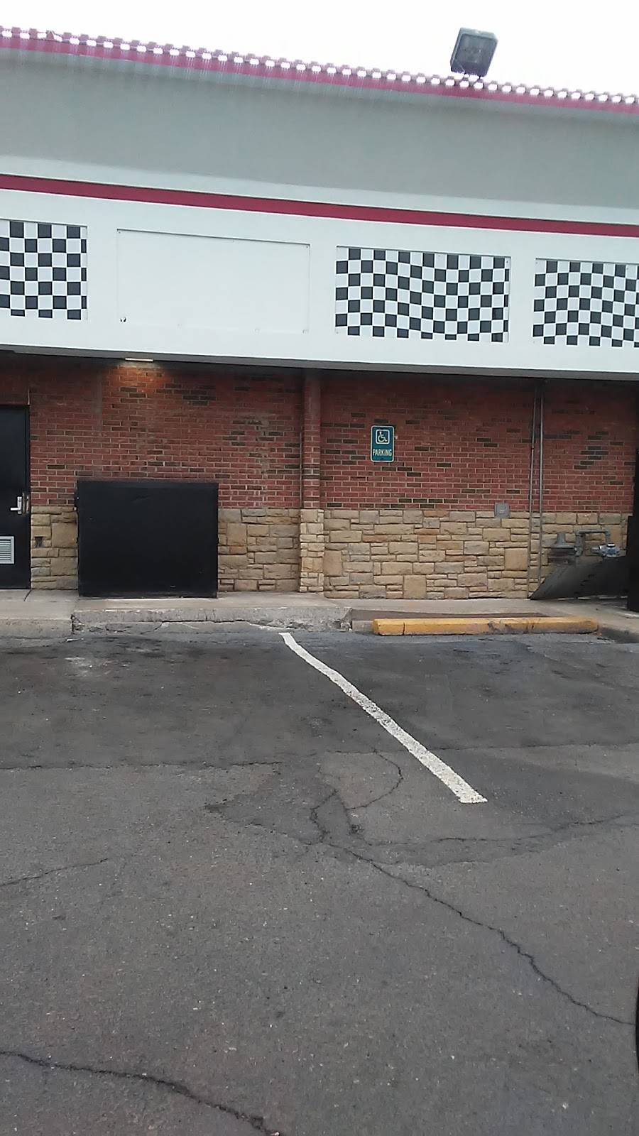 Fast Treats | restaurant | 6211 W Warren Ave, Detroit, MI 48210, USA | 3136564733 OR +1 313-656-4733