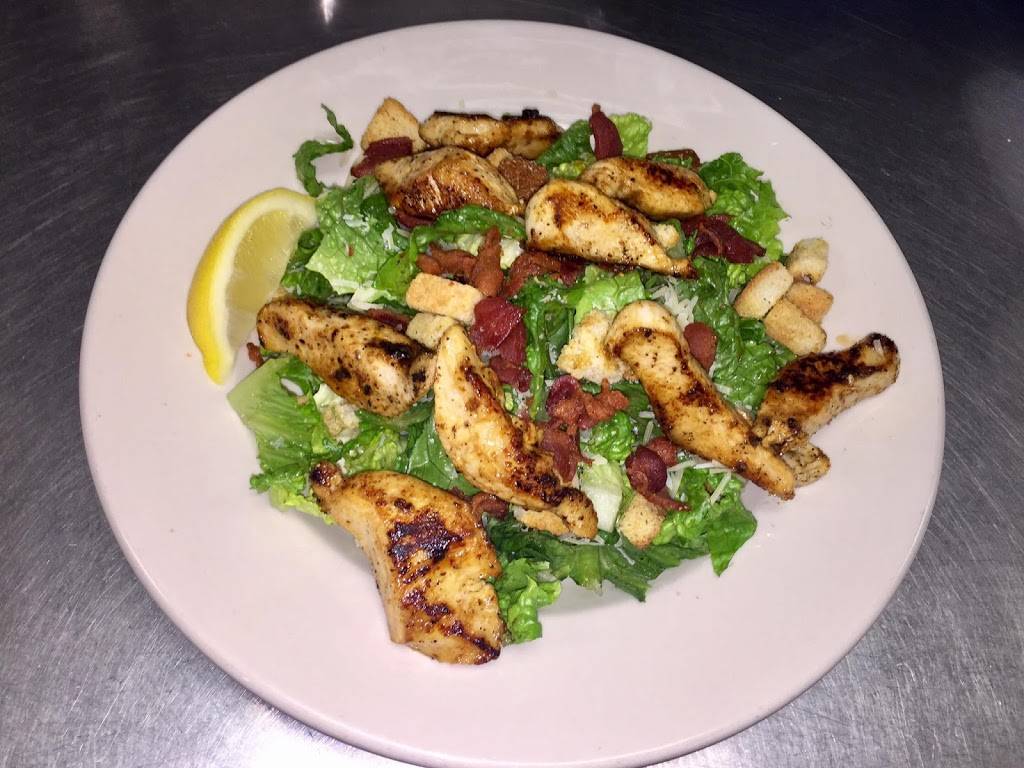 Dannys Seafood / Bar & Grille | restaurant | 574 N Front St, New Bedford, MA 02745, USA | 5089928643 OR +1 508-992-8643