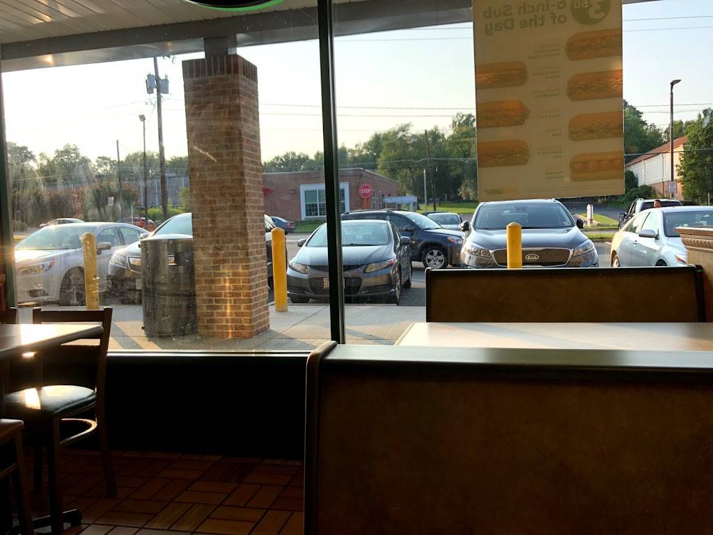 Subway Restaurants | restaurant | 222 Maple Ave W #23, Vienna, VA 22180, USA | 7032817810 OR +1 703-281-7810