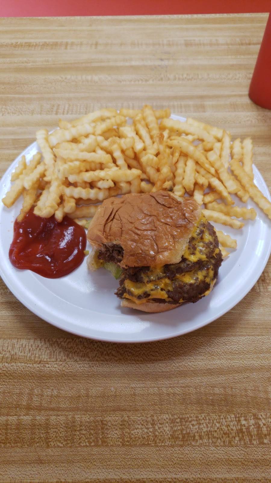 Julians Drive In | restaurant | 8190 Old Hwy 50, Flora, IL 62839, USA | 6186625636 OR +1 618-662-5636