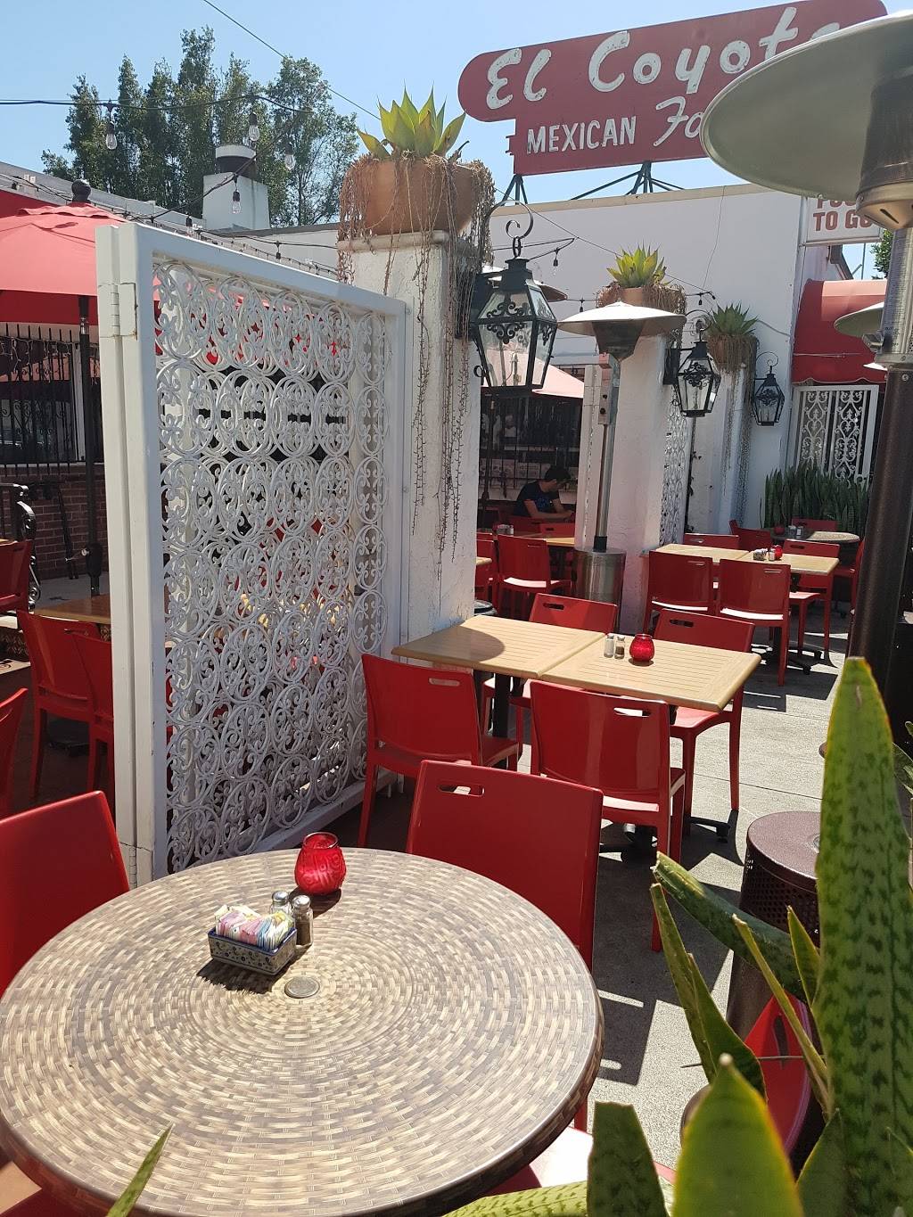 El Coyote | restaurant | 7312 Beverly Blvd, Los Angeles, CA 90036, USA | 3239392255 OR +1 323-939-2255