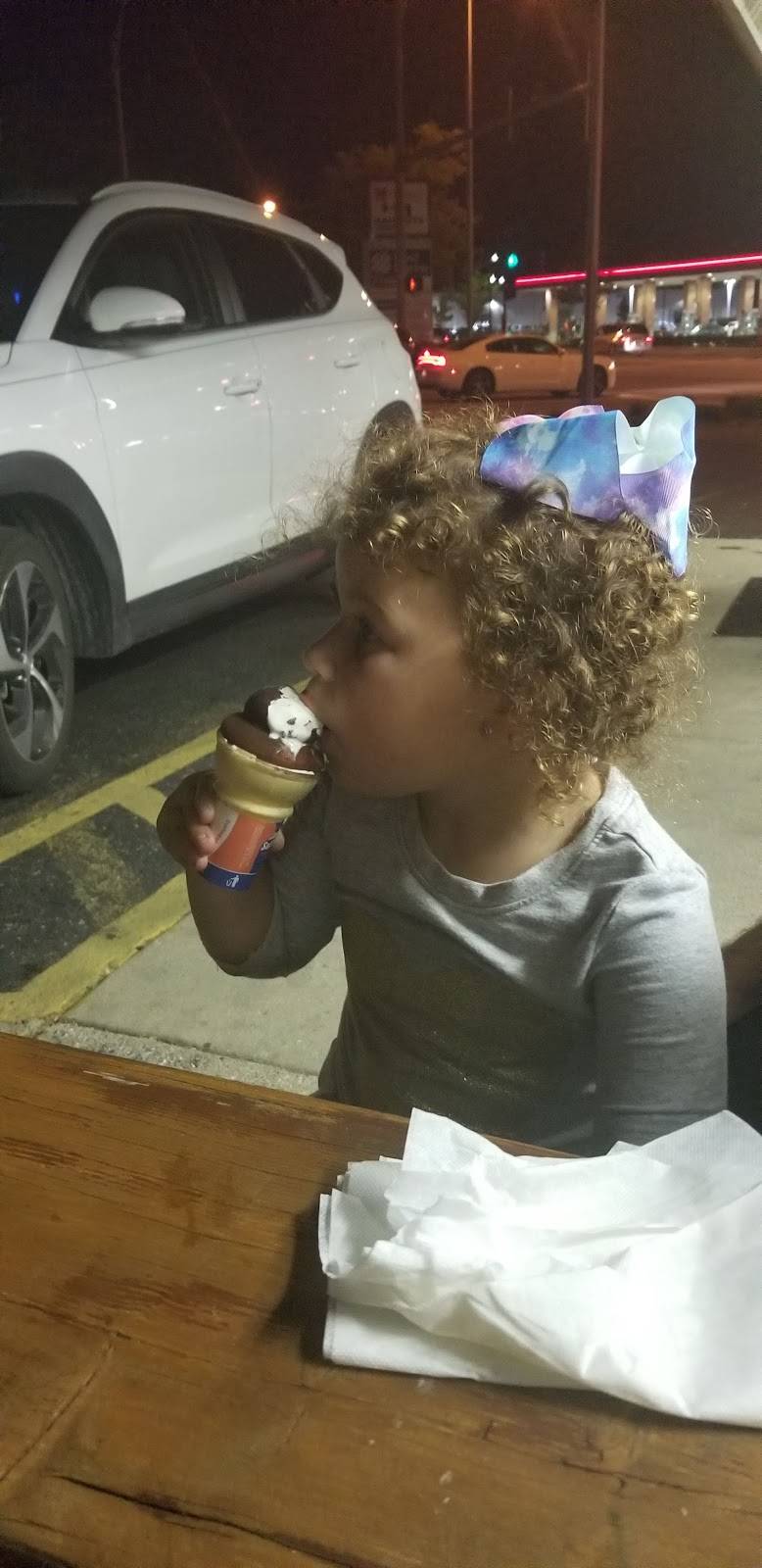 Dairy Queen - Seasonally | restaurant | 2 S US-12, Fox Lake, IL 60020, USA | 8475877013 OR +1 847-587-7013