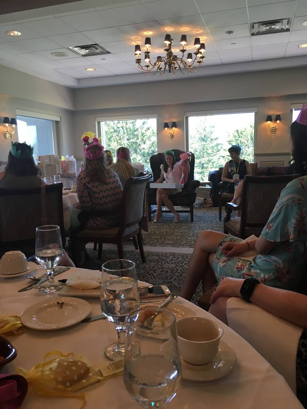 Maple Bluff Country Club | restaurant | 500 Kensington Dr, Madison, WI 53704, USA | 6082492144 OR +1 608-249-2144