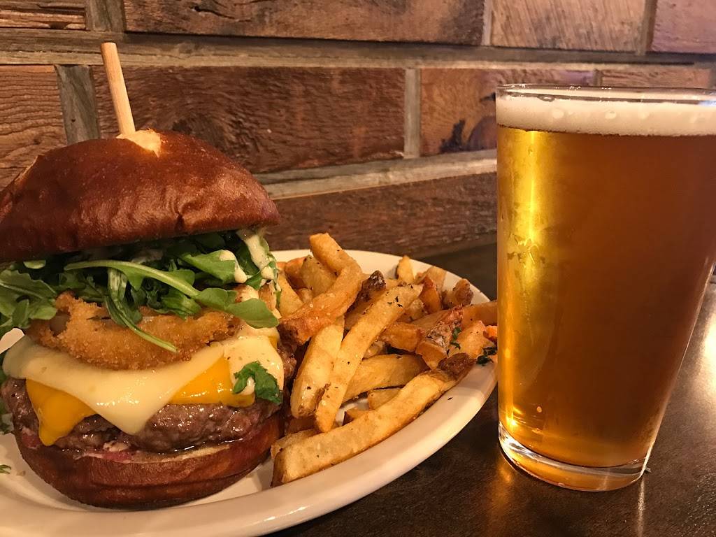 Main Street Pub | restaurant | 204 W Main St, St. Charles, IL 60174, USA | 6307975870 OR +1 630-797-5870