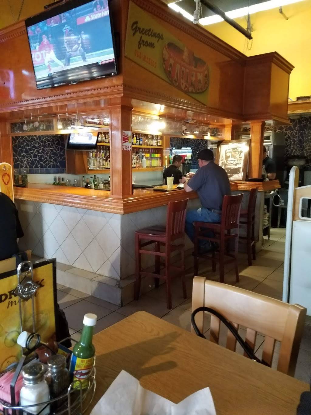 Tr3s Kitchen & Cantina | restaurant | 440 Bunker Lake Blvd # 105, Anoka, MN 55303, USA | 7634339005 OR +1 763-433-9005