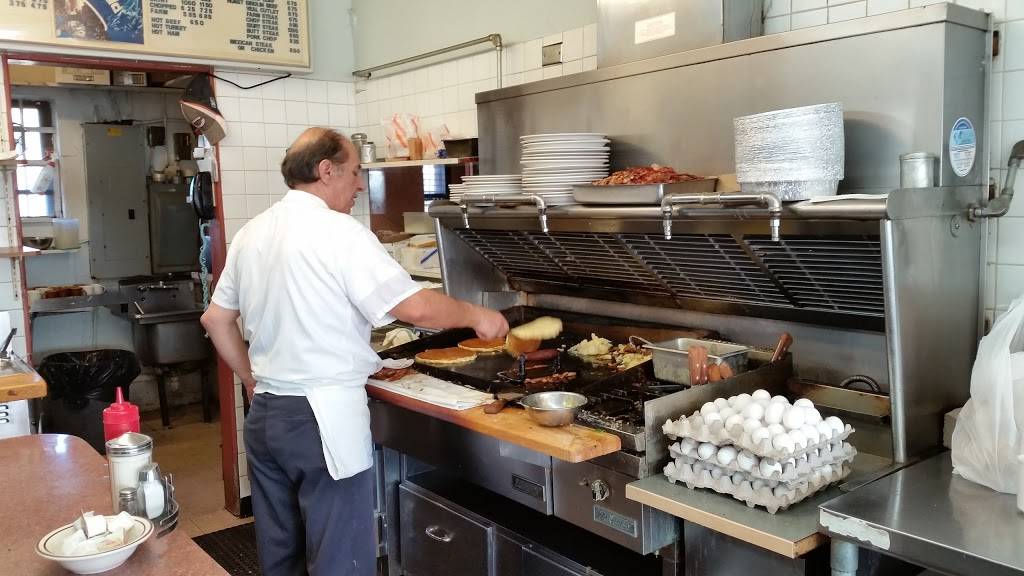 Sparkys Snack Stop | restaurant | 3624 Oakton St, Skokie, IL 60076, USA | 8476731002 OR +1 847-673-1002